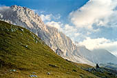 Trekking nel Parco Naturale Puez-Odle. Dall'Alpe Col Raiser (2100 m) alla Val di Funes. 